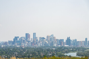 Obraz premium Calgary city skyline on a sunny day 3