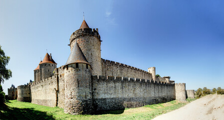 Carcassonne, la cité médiéval, les remparts de l'entrée