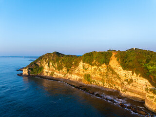 夜明けの太東埼灯台※奥は勝浦市方向（千葉県いすみ市）