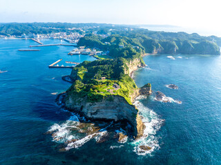 八幡岬と勝浦湾 ※左側（千葉県勝浦市）