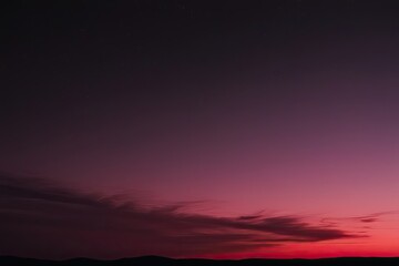 Obraz premium Mysterious Crimson Gradient Twilight with Reflective Ruby Glimmer on Charcoal Night Sky Background