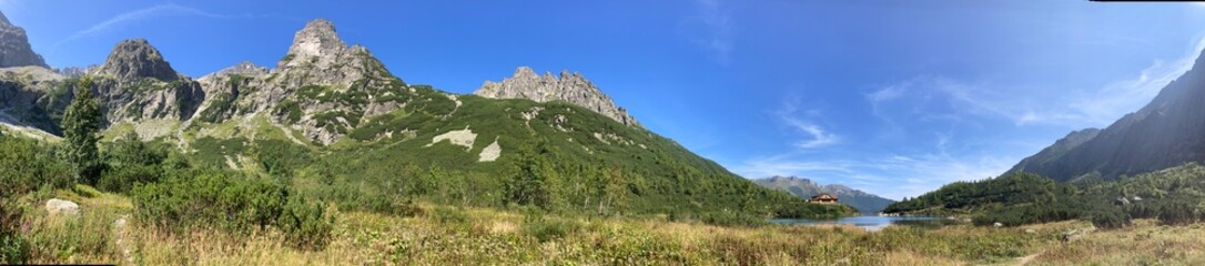 Schronisko przy Zielonym Stawi Kieżmarskim © Maciej G. Szling