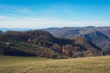 Fototapeta premium Scenic view of the landscape on a sunny day during early spring 