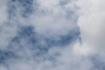 Obraz premium Clouds on the blue sky nature with space background wallpaper