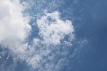 Obraz premium Clouds on the blue sky nature with space background wallpaper