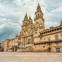 Fototapeta premium Plaza del Obradoiro with the impressive cathedral of Santiago de Compostela, in Galicia.