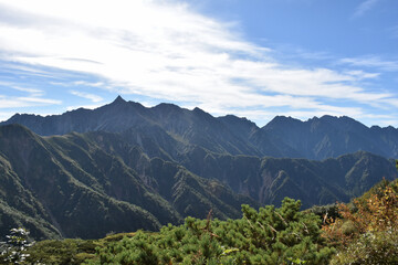 Fototapeta premium 弓折岳付近から、槍ヶ岳 穂高方面を望む