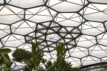 Fototapeta premium Geometric Greenhouse Roof Structure at Eden Project in Cornwall, UK