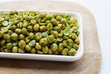 Greennut roasted salted, green peas