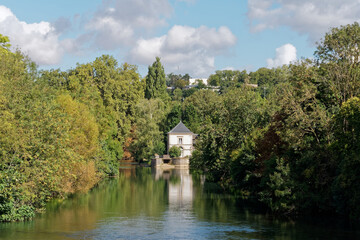 Vue de Poitiers et la rivière Le Clain.
Vienne, Nouvelle-Aquitaine, France