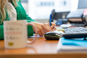 Illustration de travail administratif dans des bureaux