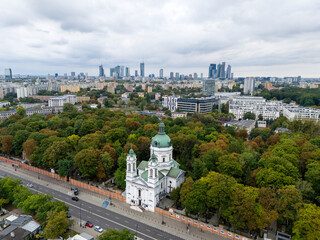 Warszawa, panorama miasta z lotu ptaka. Widok z okolic cmentarza Powązkowskiego