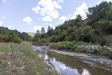 Fluss im Kanada im Gebiet der Goldgräbern