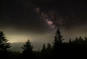 Fototapeta premium Clingman's Dome Milky Way through the clouds and fog