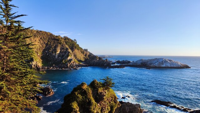 sea ​​and hills