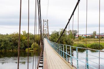 Obraz premium suspended pedestrian rope bridge in russia