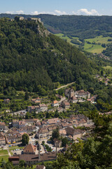 Salins-les-Bains est une commune thermale française située dans le département du Jura, dans la région culturelle et historique de Franche-Comté et dans le Jura Revermont.