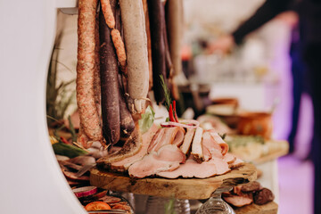 stół z wędlinami © rozentuzjazmowany