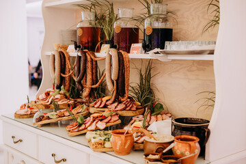 stół z wędlinami © rozentuzjazmowany
