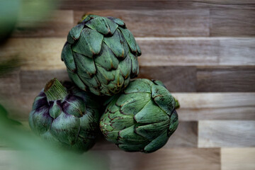 Obraz premium Artichokes with Negative Space on Cutting Board