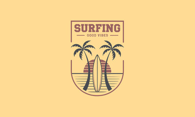 Obraz premium Surfing logo with palm trees, surfboard, and sunset design
