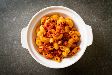 macaroni with tomatoes sauce and mince pork