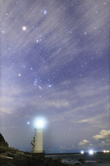灯台と星
