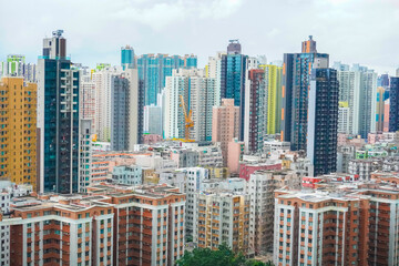 Obraz premium The colorful landscape of the apartment and office buildings in the famous residential area of Sham Shui Po, Hong Kong