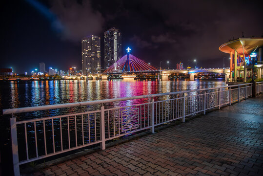 The Dragon Bridge in Da Nang is of particular importance for the city's tourist activities.