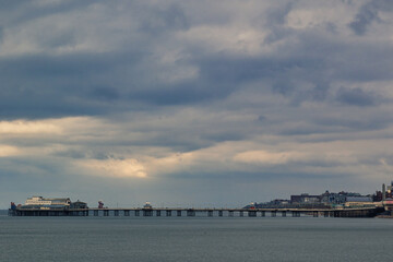 Fototapeta premium Scenic Pier Under Cloudy Sky in Blackpool, UK