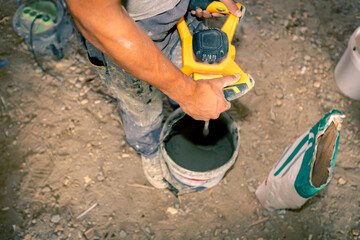 Worker use power tool mix glue for thermal isolation material, Styrofoam