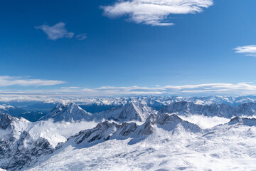 Alpenpanorama mit Schnee, Eibsee Wolken, Zugspitze