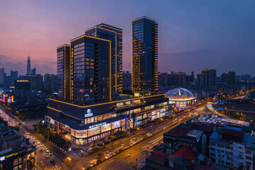 Obraz premium At night, high-rise buildings in modern cities
