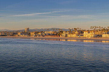 Fototapeta premium An overlooking landscape view of Oceanside, California