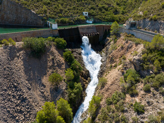 Cascada y Presa de Domeno en Calles Valencia