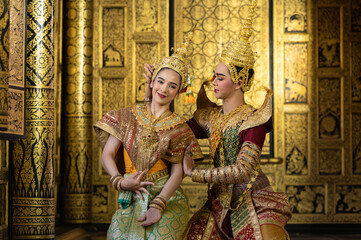 Obraz premium Pantomime (Khon) is traditional Thai classic masked play enacting scenes from the Ramayana with a backdrop of Thai paintings in a public place at Wat Phra Khao, Ayutthaya province, Thailand