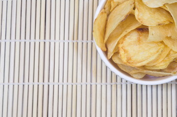 香ばしい香りが食欲をそそる！ポテトチップス（potato chips）