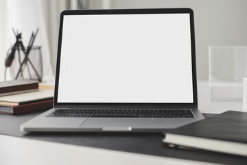 Fototapeta premium Blank Laptop Screen mockup on Office Desk