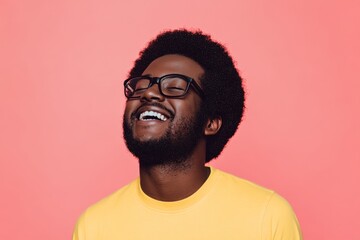 Obraz premium An isolated portrait of a happy young man on a blue background
