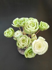 The creation of roses from the base of the bok choy vegetable stem, arranged into a beautiful arrangement of roses, and several flowers that are lying down, arranged into a beautiful flower.