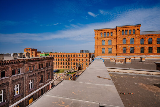 Fototapeta Widok na 3 budynki z cegły