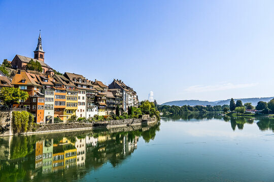 Laufenburg, Laufenburg Baden, Altstadt, Heilig Geist, Kirche, Laufenbr&uuml;cke, Rhein, Rheinuferweg, Altstadth&auml;user, Sommer, Sommertag, Baden-W&uuml;rttemberg, Deutschland