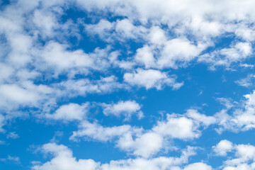 晴れた日の日本の空、青空と雲