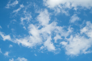 晴れた日の日本の空、青空と雲