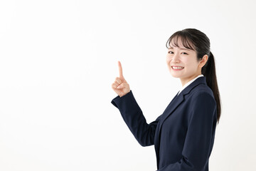 案内をする女性社員