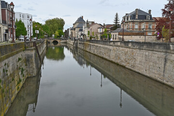 Châlons-en-Champagne, Strade, antiche case e canali, Francia