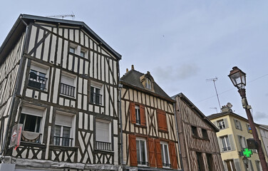 Châlons-en-Champagne, Strade, antiche case e canali, Francia