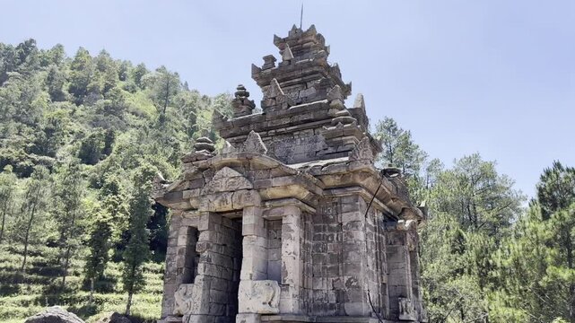 Temple video using the panning method.