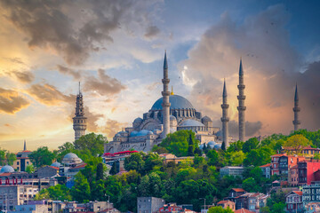 Obraz premium Suleymaniye Mosque view from Halic in Istanbul