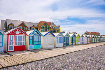 Les cabines de plage et l'océan à Cayeux-sur-Mer
